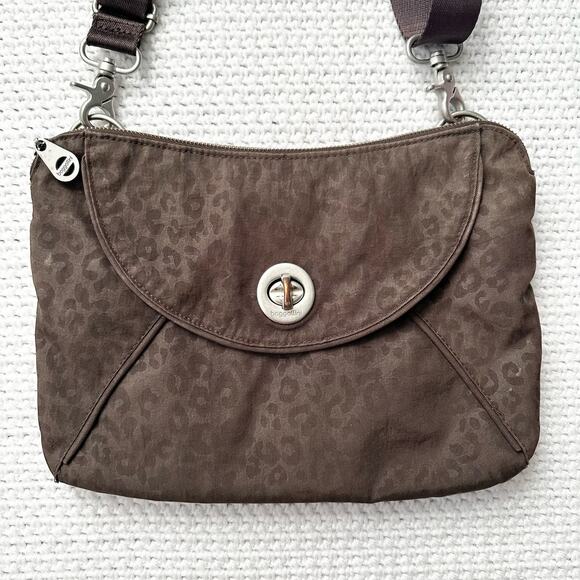 Baggalini Rio Brown Cheetah Crossbody Turnlock Flap Water Resistant Nylon Bag - Picture 2 of 9